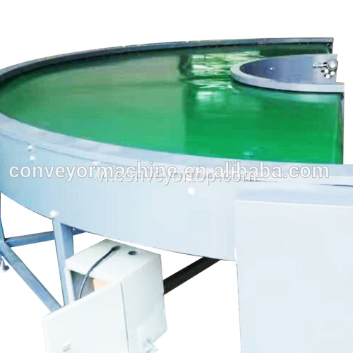 Dây chuyền sản xuất công nghiệp với băng tải đường cong PVC